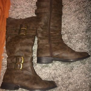 size 9 brown boots